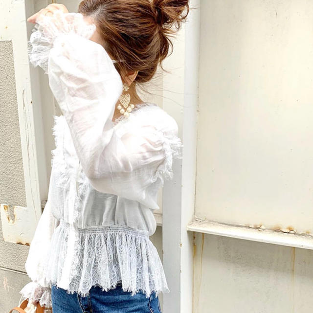 Ameri VINTAGE(アメリヴィンテージ)の【完売品】BayBee レースブラウス vintage lace blouse レディースのトップス(シャツ/ブラウス(長袖/七分))の商品写真