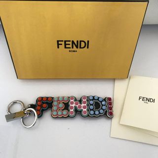 フェンディ(FENDI)の新品同様❤️フェンディ ロゴ スタッズ キーホルダー (キーホルダー)