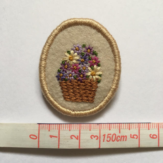 189.お花の刺繍ブローチ✴︎受注製作 ハンドメイドのアクセサリー(コサージュ/ブローチ)の商品写真