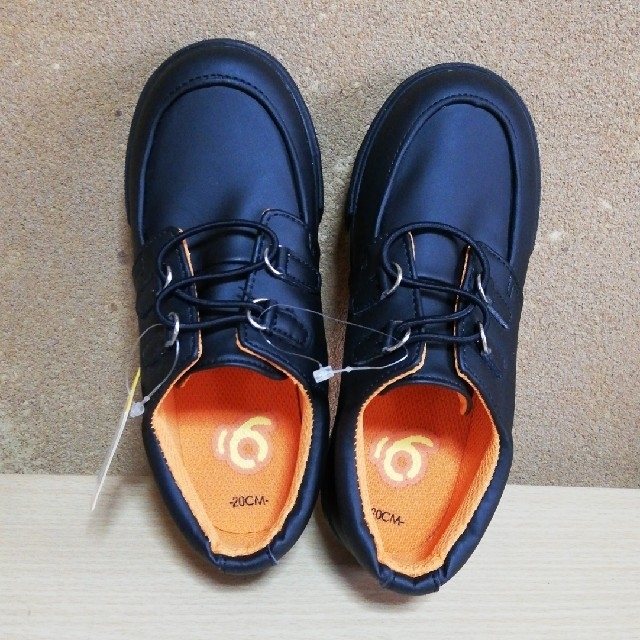未使用靴　20センチ　黒×オレンジ　入学式 キッズ/ベビー/マタニティのキッズ靴/シューズ(15cm~)(ローファー)の商品写真