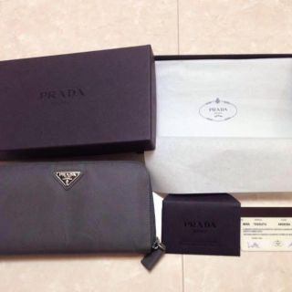 プラダ(PRADA)のプラダ 長財布 グレー(財布)