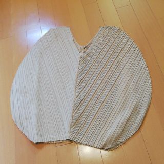 プリーツプリーズイッセイミヤケ(PLEATS PLEASE ISSEY MIYAKE)のプリーツプリーズ3変形トップベージュ(カットソー(半袖/袖なし))