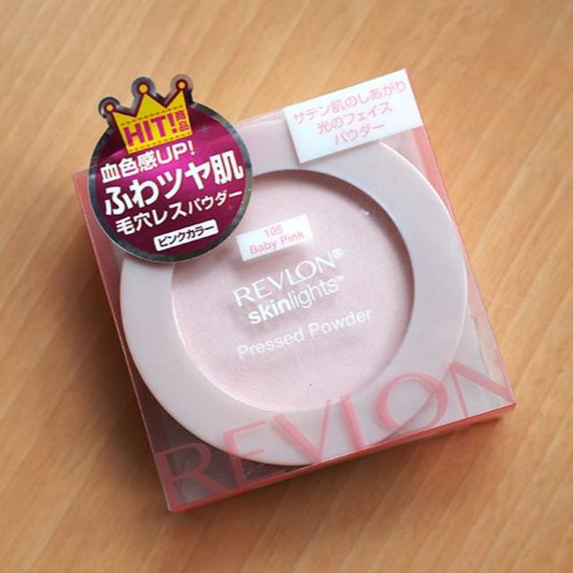 REVLON(レブロン)のレブロン スキンライト プレスト パウダー 105 ベビーピンク コスメ/美容のベースメイク/化粧品(ファンデーション)の商品写真