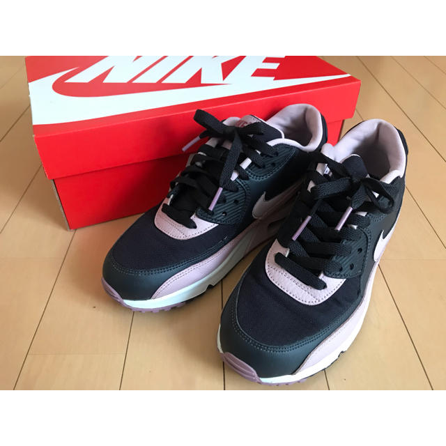 NIKE(ナイキ)のピンクリボンローズさん専用 NIKE AIR MAX 90 レディース レディースの靴/シューズ(スニーカー)の商品写真