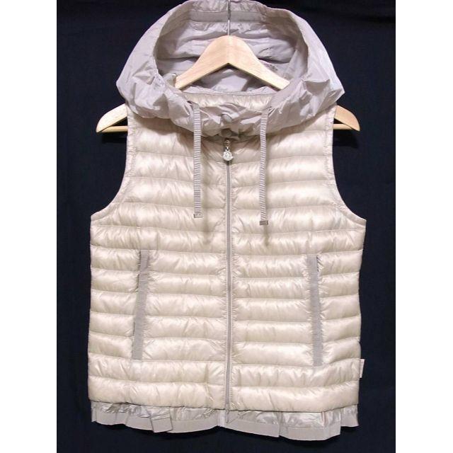 MONCLER(モンクレール)のモンクレール LUCILA フリル ダウンベスト 0 ベージュ 国内正規品 レディースのジャケット/アウター(ダウンベスト)の商品写真