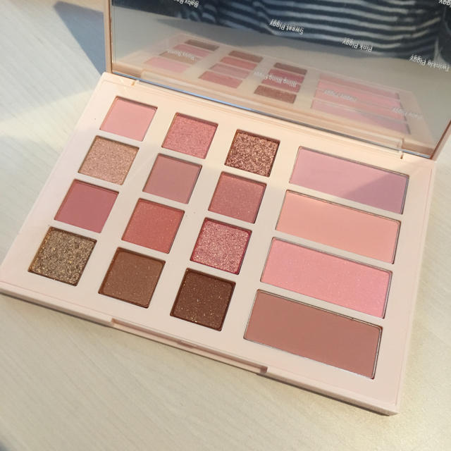 Innisfree(イニスフリー)のイニスフリー ROSY PIGGY PALETTE コスメ/美容のベースメイク/化粧品(アイシャドウ)の商品写真