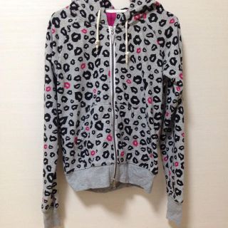 ジョイリッチ(JOYRICH)のJOY RICH リップ柄 パーカー(パーカー)