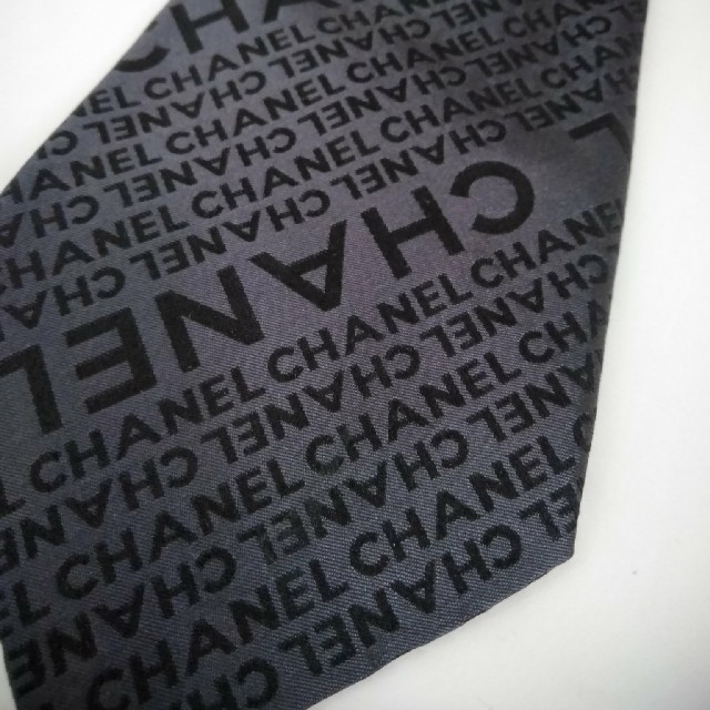 CHANEL(シャネル)のシャネル！全面文字の珍しいタイプ メンズのファッション小物(ネクタイ)の商品写真