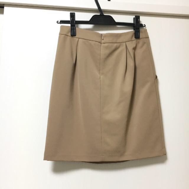 ROSE BUD(ローズバッド)のROSE BUD ベージュ　タイト　コクーンスカート レディースのスカート(ひざ丈スカート)の商品写真