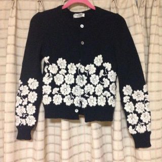 コムデギャルソン(COMME des GARCONS)のコムデギャルソン 花刺繍カーディガン(カーディガン)