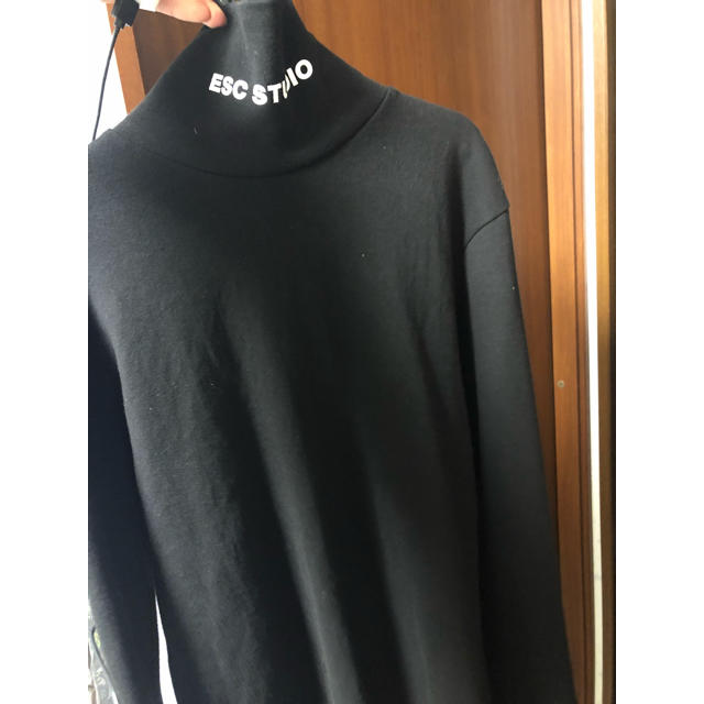 RAF SIMONS(ラフシモンズ)のESC studio 黒 タートルネック メンズのトップス(Tシャツ/カットソー(七分/長袖))の商品写真