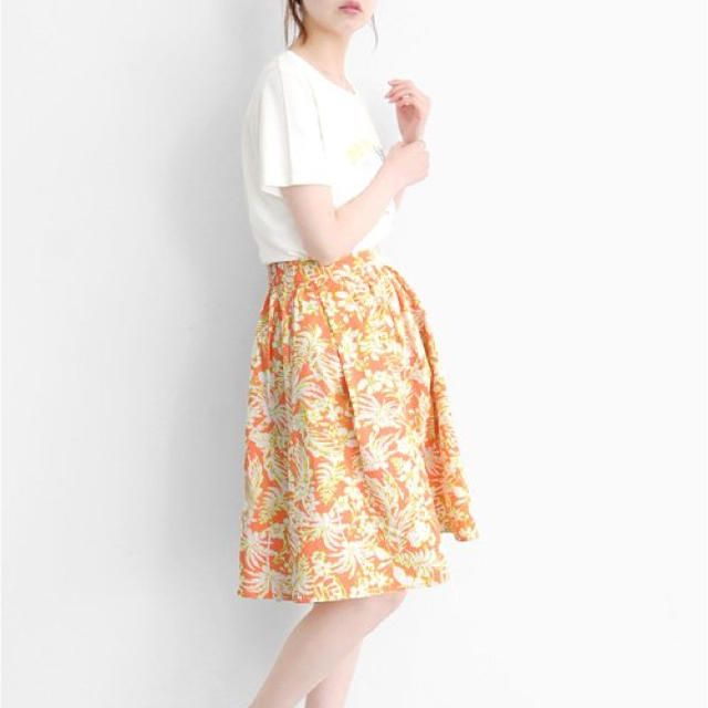 KBF(ケービーエフ)の新品♡定価8100円 アーバンリサーチ ハワイアン柄 スカート オレンジ  レディースのスカート(ひざ丈スカート)の商品写真