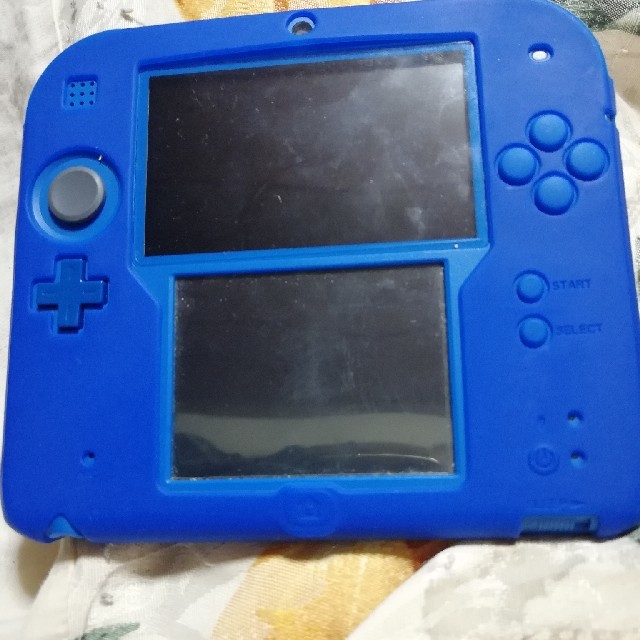 ニンテンドー2DS(ニンテンドー2DS)のニンテンドー2DS 本体 カバー付き エンタメ/ホビーのゲームソフト/ゲーム機本体(家庭用ゲーム機本体)の商品写真