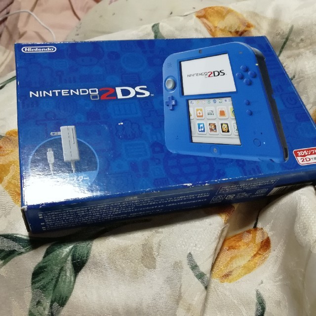 ニンテンドー2DS(ニンテンドー2DS)のニンテンドー2DS 本体 カバー付き エンタメ/ホビーのゲームソフト/ゲーム機本体(家庭用ゲーム機本体)の商品写真