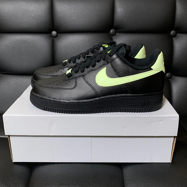 NIKE WMNS AIR FORCE 1 YELLOWのサムネイル