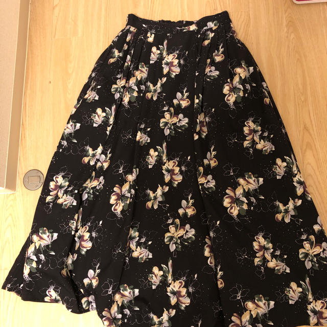 KBF+(ケービーエフプラス)の花柄スカート レディースのスカート(ひざ丈スカート)の商品写真
