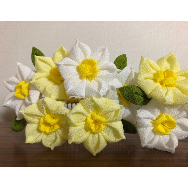 つまみ細工 水仙の髪飾り2点セットの通販 By よこよこ S Shop ラクマ つまみ細工 水仙の髪飾り2点セットの通販 By よこよこ S Shop ラクマ