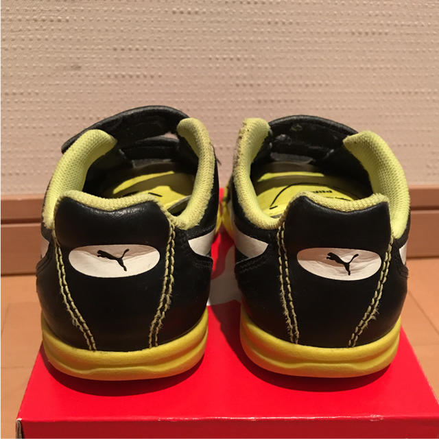 PUMA(プーマ)のプーマ PUMA サッカーシューズ ベルクロタイプ 18cm キッズ/ベビー/マタニティのキッズ靴/シューズ(15cm~)(その他)の商品写真