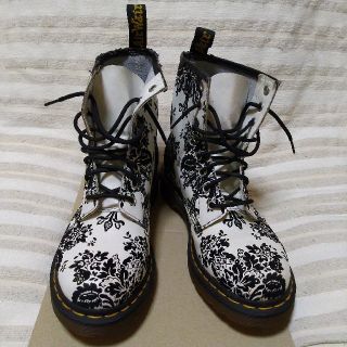 ドクターマーチン(Dr.Martens)のDr.Martens 花柄の8ホールブーツ(ブーツ)