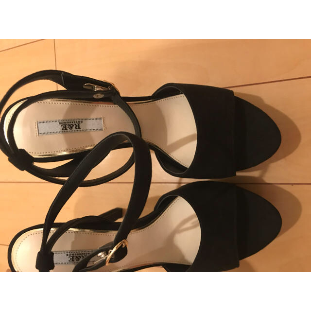 R&E(アールアンドイー)のR&E 👡 ブラック レディースの靴/シューズ(サンダル)の商品写真