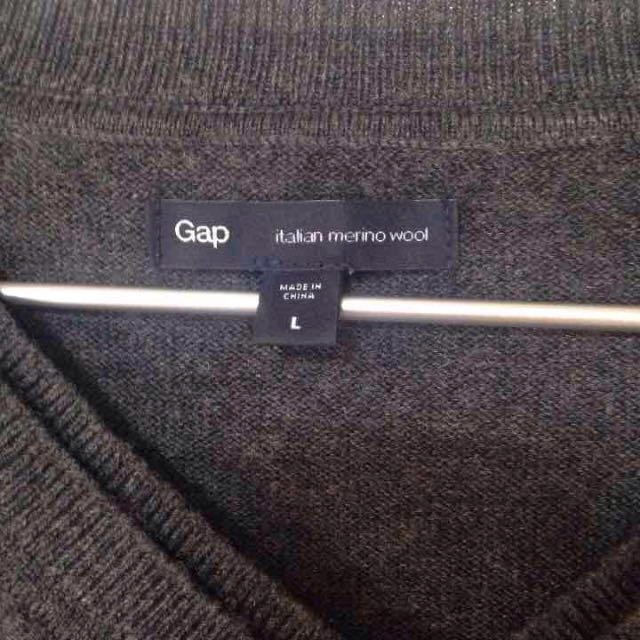 GAP(ギャップ)のメンズGAP Vネックダークグレーニット メンズのトップス(ニット/セーター)の商品写真