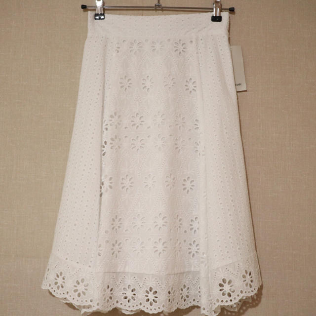 ZARA(ザラ)の刺繍 スカート レディースのスカート(ひざ丈スカート)の商品写真