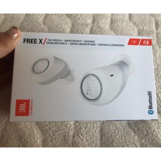 ジェイビーエス(JBS)のJBL FREE X ワイヤレスイヤホン 防水Bluetooth ホワイト(ヘッドフォン/イヤフォン)