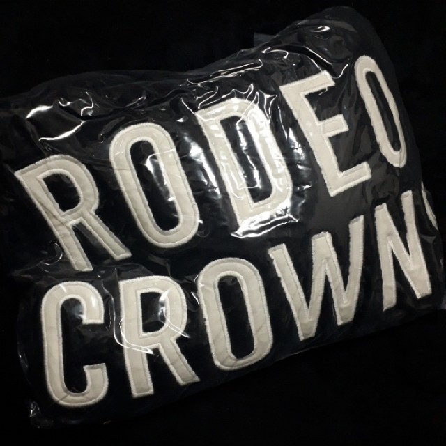 RODEO CROWNS WIDE BOWL(ロデオクラウンズワイドボウル)の新品 未使用 タグ付 Mサイズ 阿倍野 109 店舗 限定 ボア パーカー 黒 レディースのトップス(パーカー)の商品写真