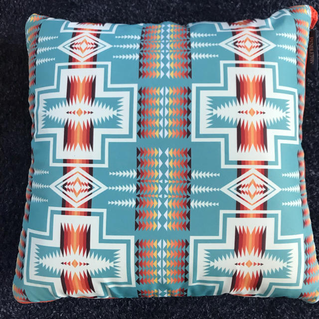 PENDLETON - ペンドルトン 広がるクッション 非売品 スバルの PENDLETON - ペンドルトン 広がるクッション 非売品 スバルの