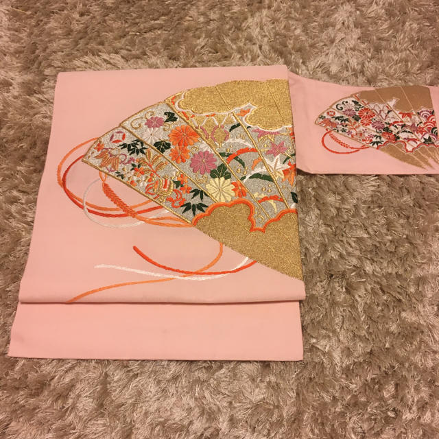 リサイクル名古屋帯 ペールピンクに扇の織り×刺繍 四季の花×吉祥模様 レディースの水着/浴衣(帯)の商品写真