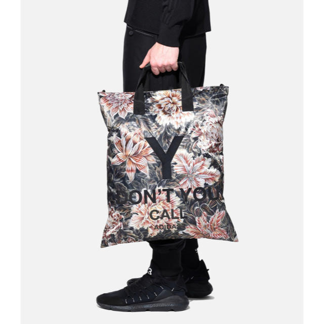 Y-3(ワイスリー)のgeegee様用 送料込！新品同様！Y-3 AOP TOTE ワイスリー トート メンズのバッグ(トートバッグ)の商品写真