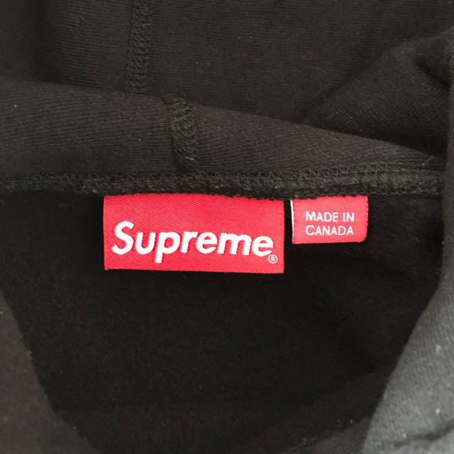 Supreme(シュプリーム)のSupreme パーカーブラックM メンズのトップス(パーカー)の商品写真