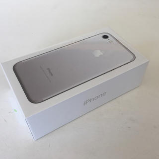 アップル(Apple)のiPhone7 32GB シルバー 新品本体 docomo SIMロック解除(スマートフォン本体)