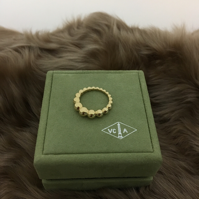 Van Cleef & Arpels - ペルレ リング YG #52 ヴァンクリ の通販 Van Cleef & Arpels - ペルレ リング YG #52 ヴァンクリ の通販
