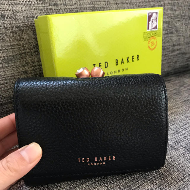 半額以下 TED BAKER VALERY ミニ レザー バブル 折りたたみ財布