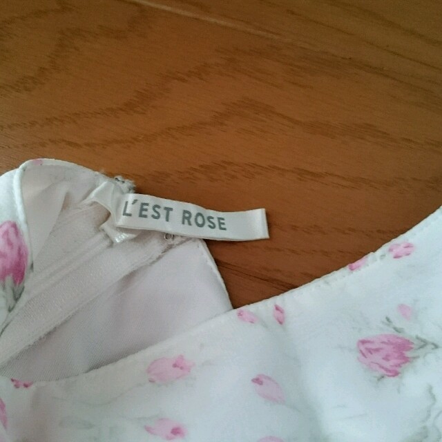 L'EST ROSE(レストローズ)の花柄スカート レディースのスカート(ひざ丈スカート)の商品写真