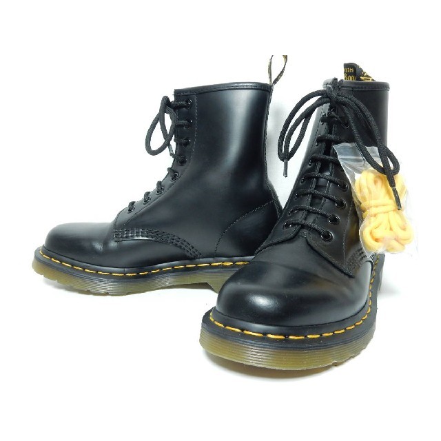 アイコンと Dr.Martens by Vivienne Waistfat|ドクターマーチンなら
