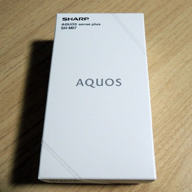SHARP(シャープ)の新品 メーカー保証 AQUOS SH-M07 ホワイト SIMフリー  スマホ/家電/カメラのスマートフォン/携帯電話(スマートフォン本体)の商品写真