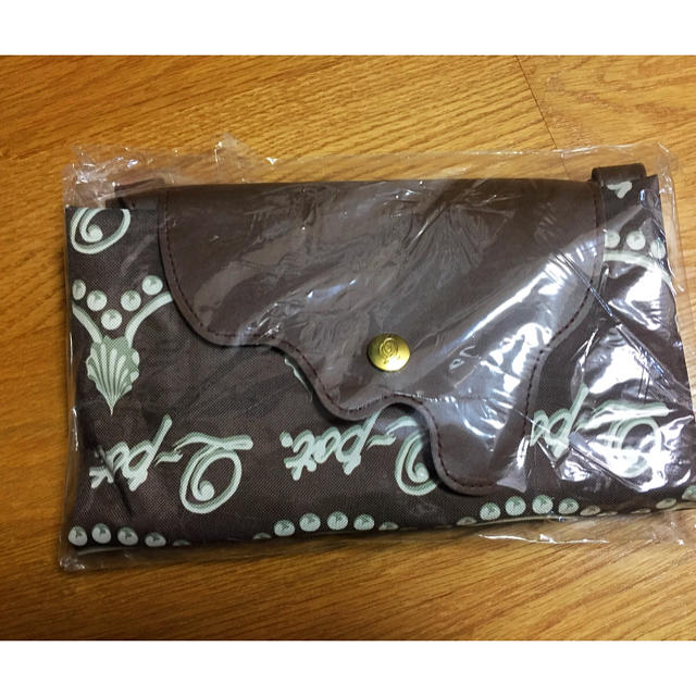 Q-pot.(キューポット)のQ-pot. 折りたたみ式ビターチョコレートケーキ柄トートバッグ レディースのバッグ(トートバッグ)の商品写真