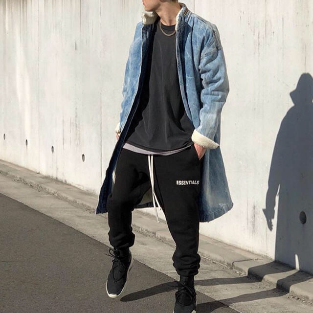 FEAR OF GOD(フィアオブゴッド)のfog ESSENTIALS スウェットパンツ 黒 メンズのパンツ(その他)の商品写真