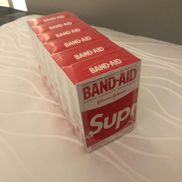 Supreme(シュプリーム)のsupreme BAND-AID バラ売り インテリア/住まい/日用品の日用品/生活雑貨/旅行(日用品/生活雑貨)の商品写真