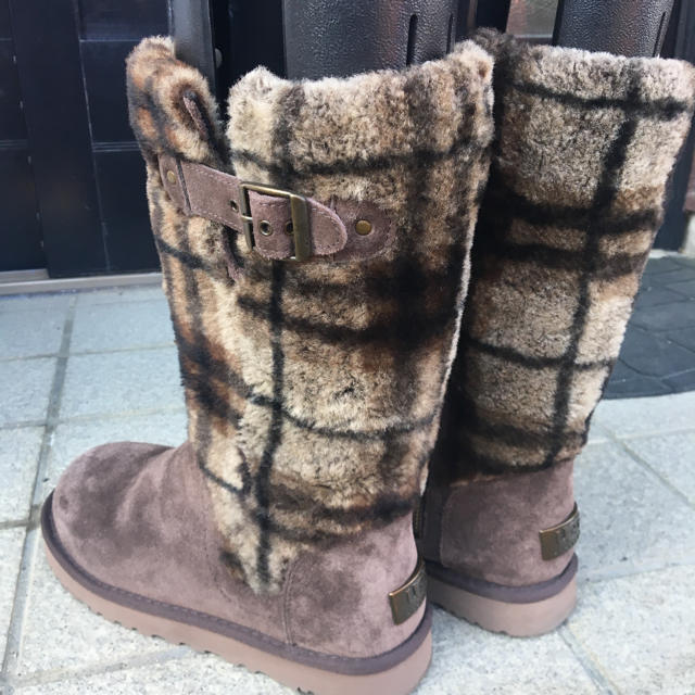 UGG  24.0