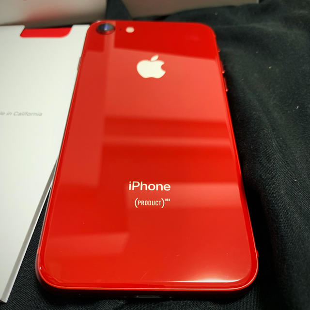 Apple(アップル)の【超美品】docomo iPhone8 PRODUCT RED 64GB 本体 スマホ/家電/カメラのスマートフォン/携帯電話(スマートフォン本体)の商品写真