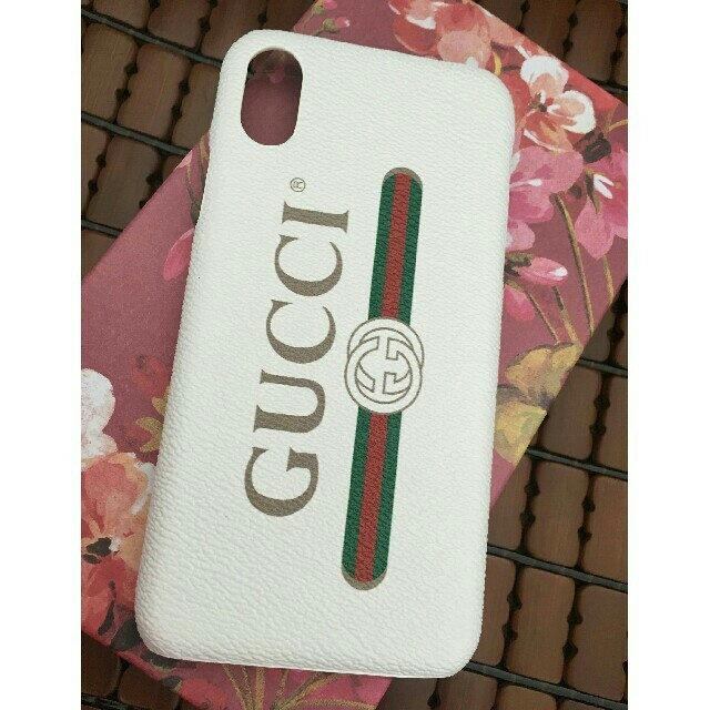 Gucci - Iphoneケース　白いグッチ★ロッグ 　アイフォンケース
の通販 by CharityChapman's shop｜グッチならラクマ