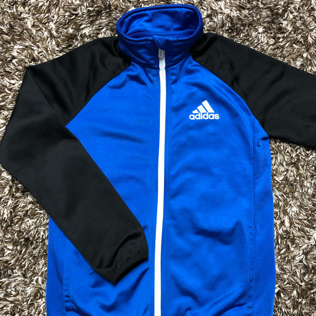 adidas(アディダス)のめぐり様専用    adidas 裏起毛１30〜140ジップアップ   キッズ/ベビー/マタニティのキッズ服男の子用(90cm~)(ジャケット/上着)の商品写真