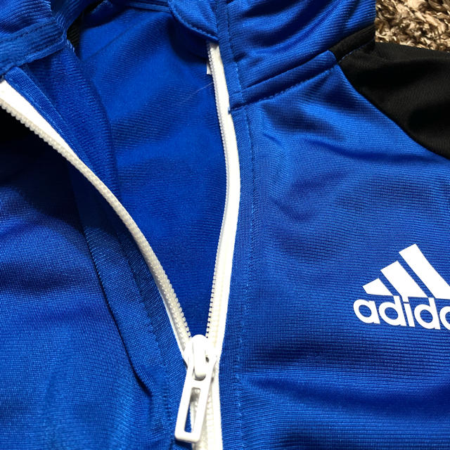 adidas(アディダス)のめぐり様専用    adidas 裏起毛１30〜140ジップアップ   キッズ/ベビー/マタニティのキッズ服男の子用(90cm~)(ジャケット/上着)の商品写真