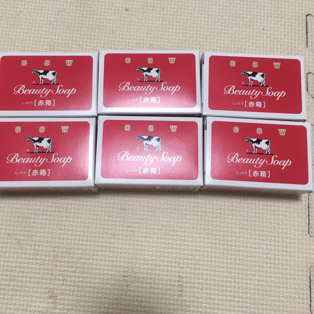 COW(カウブランド)の赤箱牛乳石鹸CAWブランド6個 コスメ/美容のボディケア(ボディソープ/石鹸)の商品写真