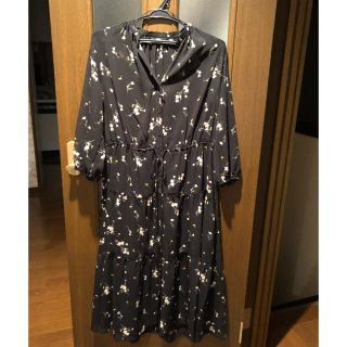 ユニクロ(UNIQLO)の新品 未着用 ユニクロ シフォンギャザープリントワンピース Mサイズ(ロングワンピース/マキシワンピース)