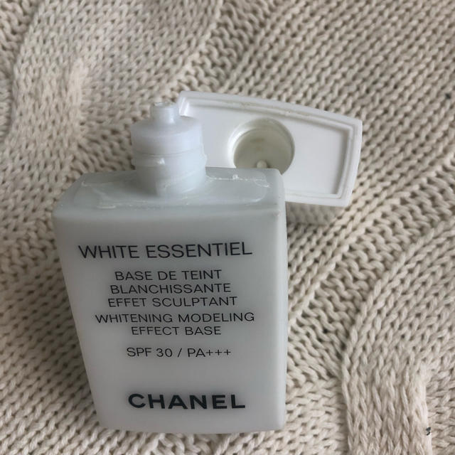 CHANEL(シャネル)のCHANEL ホワイト エサンシエル メークアップ ベース 30 アズール コスメ/美容のベースメイク/化粧品(化粧下地)の商品写真