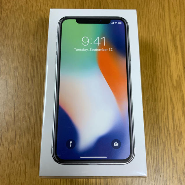 楽天ランキング1位】 Apple - iPhone X 64GB シルバー docomo SIM